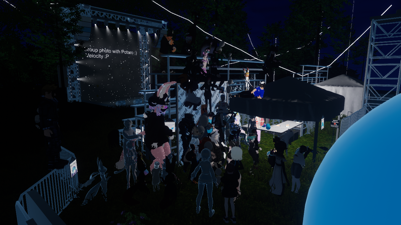 VRChat 2023 04 30 01 43 13.429 1280x720